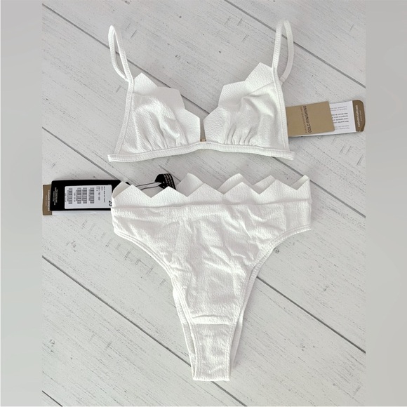 Vix Other - Vix White Scalloped Triangle Bikini Set